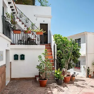 Traditional 2 Double Bed In Quiet Square Apartamento Benalmádena
